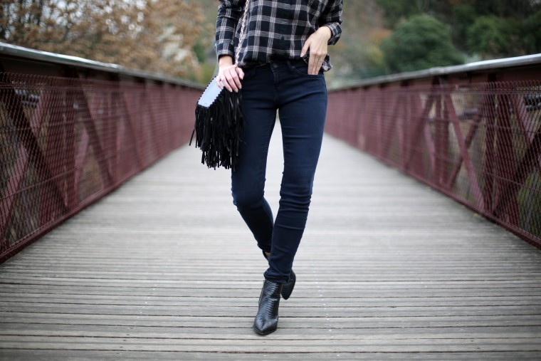 The Brunette - looks LEE