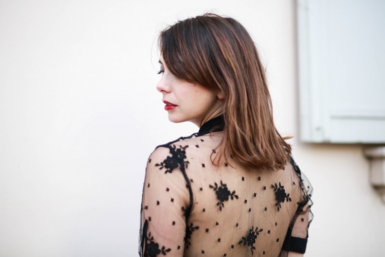 the brunette - sexy lace