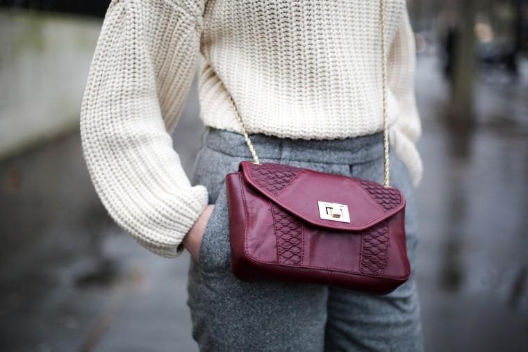 The Brunette - Winter comfy outfit sezane bag