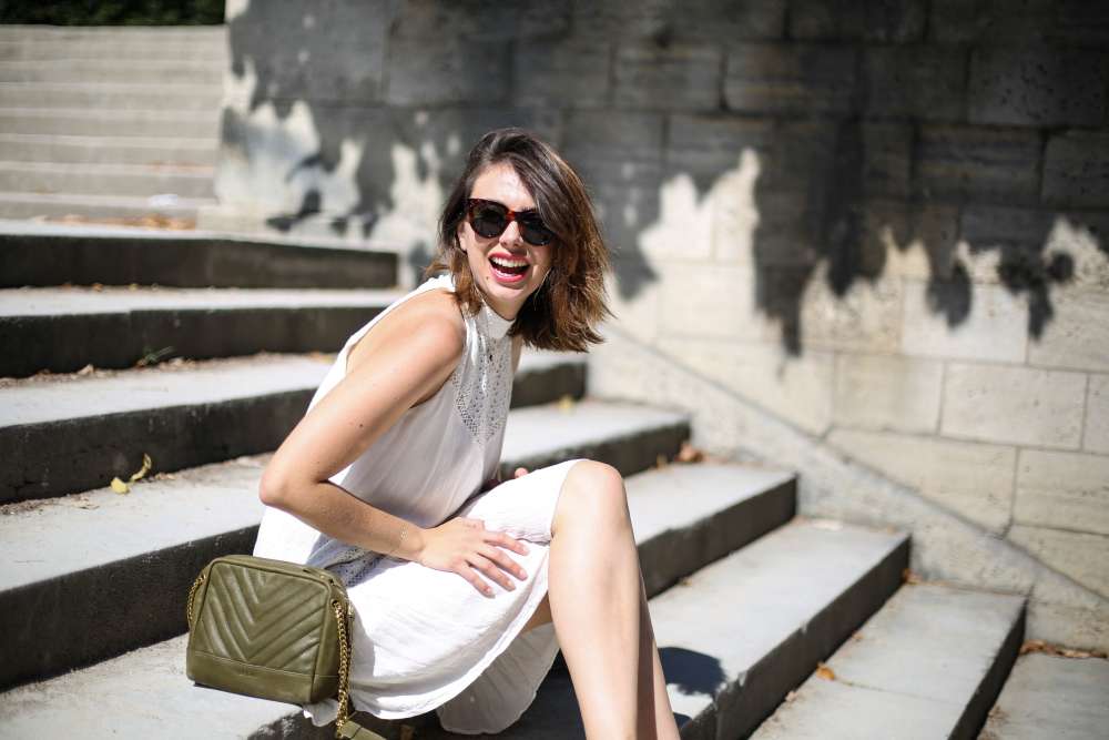 look revolve clothing robe blanche dentelle tularosa sandales valentino rockstud the brunette blog mode francais-7